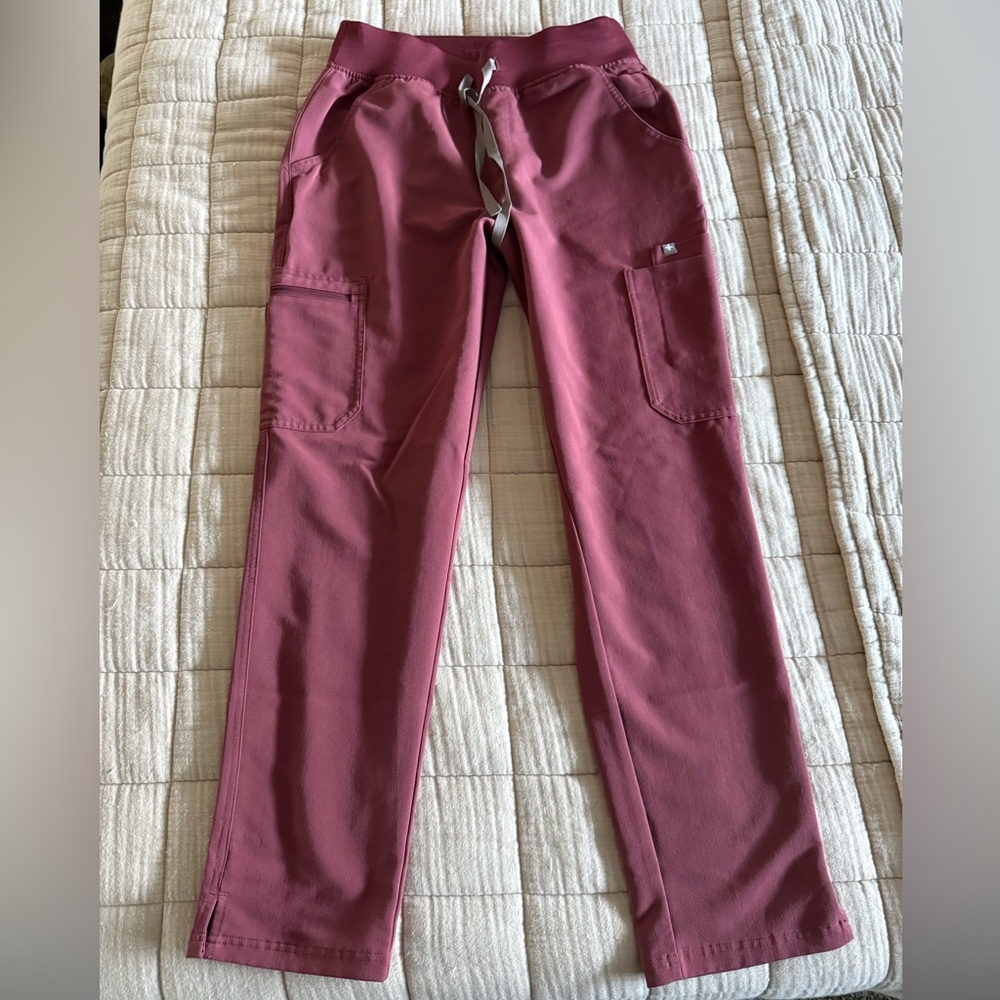 Figs Women's Yola Scrub Pants Dark Cherry size M